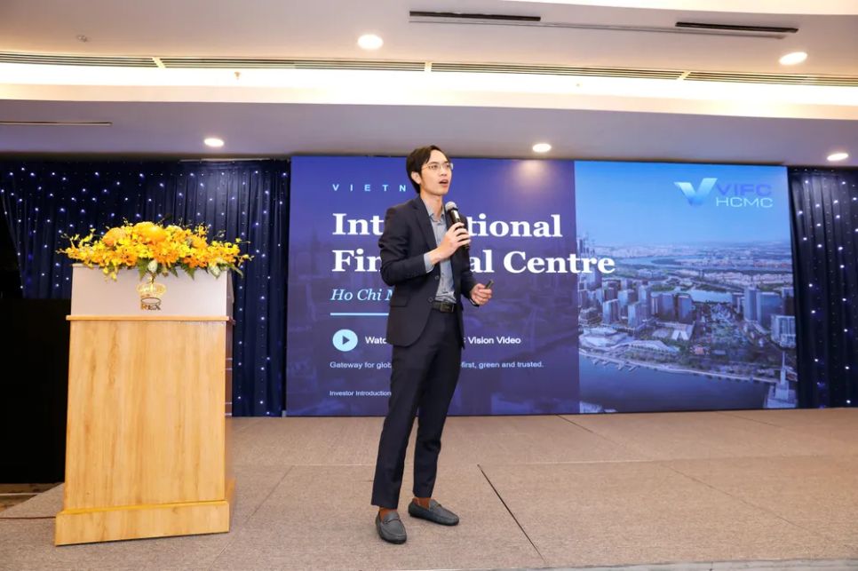 PGS-TS Nguyễn Hữu Huân, Phó Chủ tịch Cơ quan điều hành VIFC-HCMC chia sẻ tại chương trình