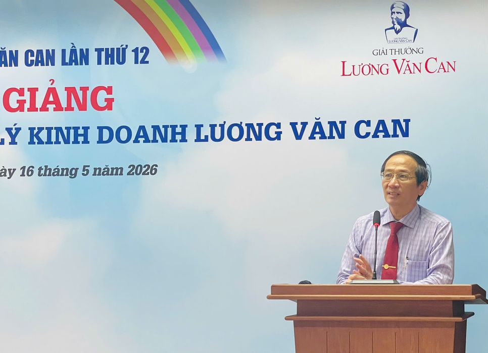 Ông Trần Hoàng - Tổng Biên tập Tạp chí <i>Doanh Nhân Sài Gòn</i> phát biểu khai mạc chương trình