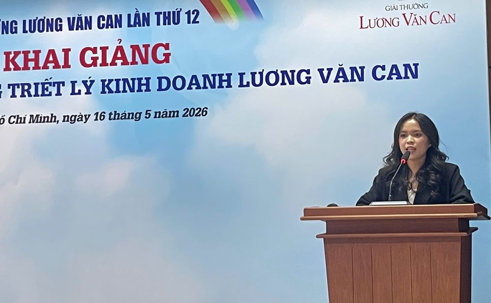 Sinh viên Hoàng Từ Anh Thư - Đại học Kinh tế TP.HCM - chia sẻ hành trình đi tìm câu trả lời cho sự phát triển bền vững trong kinh doanh