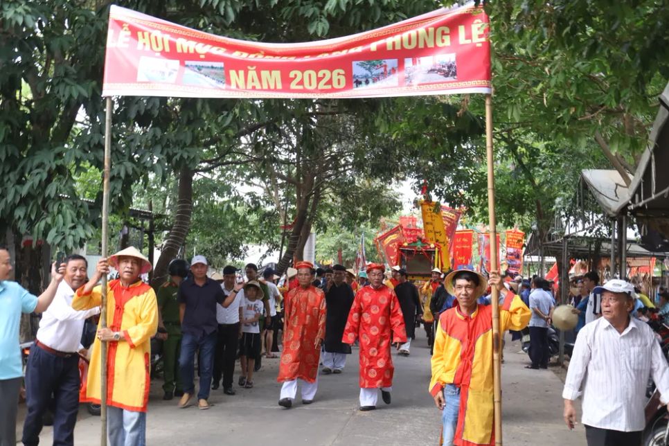 Lễ rước Thần Nông dạo đồng tại lễ hội
