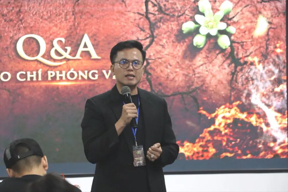 <i>NSX Hoàng Quân thông tin về quá trình casting dự án. Ảnh: V.HÀ</i>