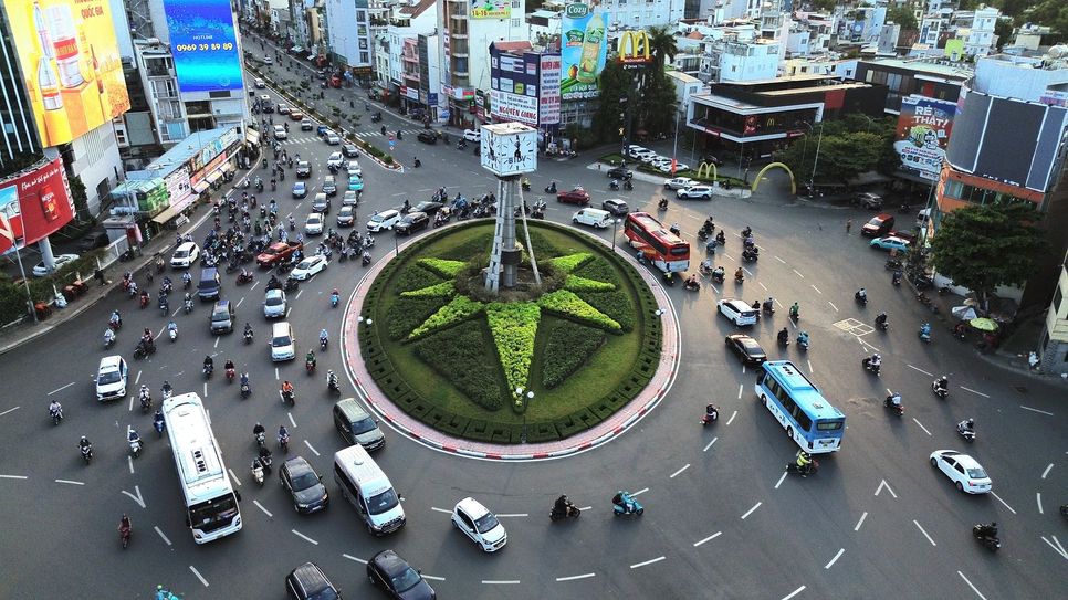 TP.HCM thí điểm phân luồng mới tại vòng xoay Điện Biên Phủ