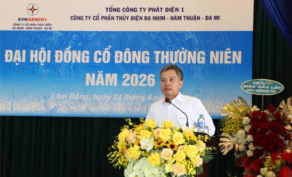 Ông Lê Văn Quang, Chủ tịch HĐQT công ty báo cáo tại Đại hội đồng cổ đông