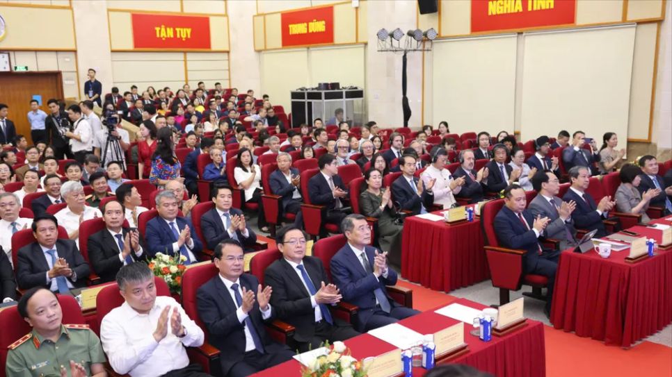 Thủ tướng Lê Minh Hưng cùng các đại biểu dự buổi lễ. Ảnh: QUANG PHÚC