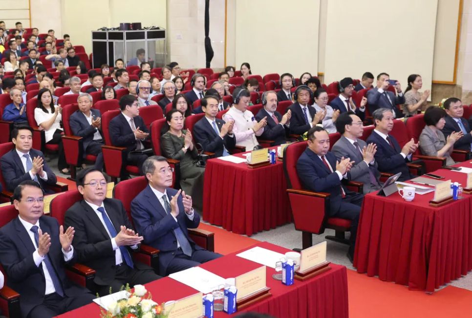 Thủ tướng Lê Minh Hưng và các đại biểu dự buổi lễ. Ảnh: QUANG PHÚC
