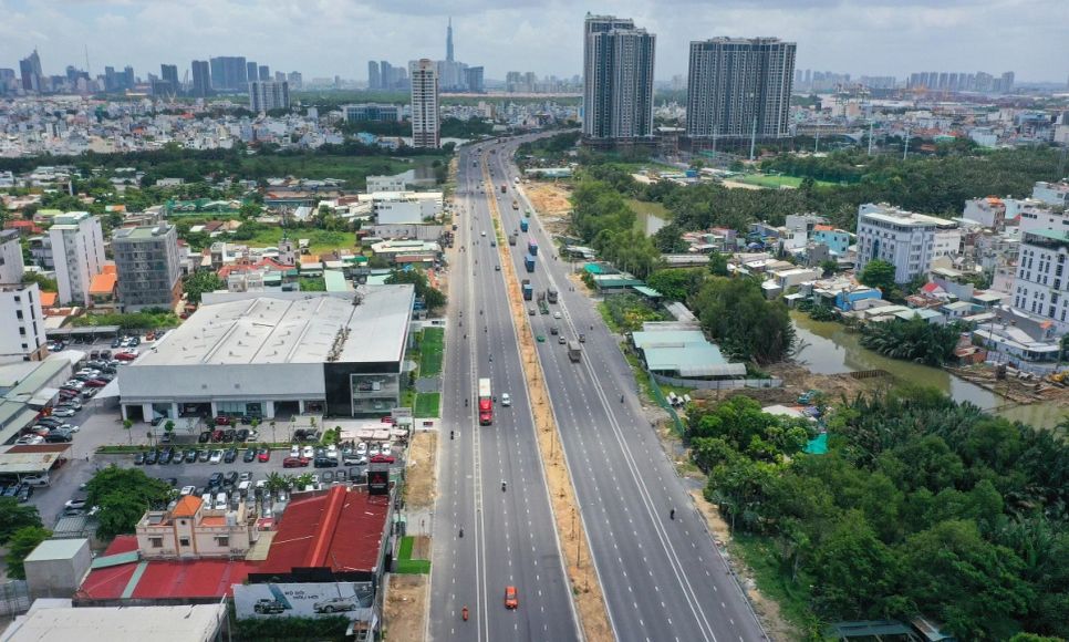 Đại lộ Nguyễn Văn Linh nhìn từ trên cao