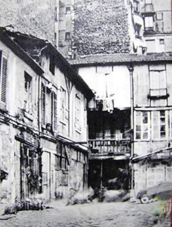 Ngôi nhà số 9, ngõ Compoint (Paris, Pháp), nơi Nguyễn Ái Quốc sống và làm việc từ năm 1920-1923