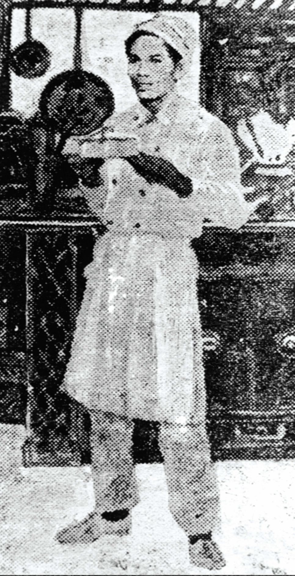Nguyễn Tất Thành làm bồi bàn tại khách sạn Carlton (London, Anh) năm 1914