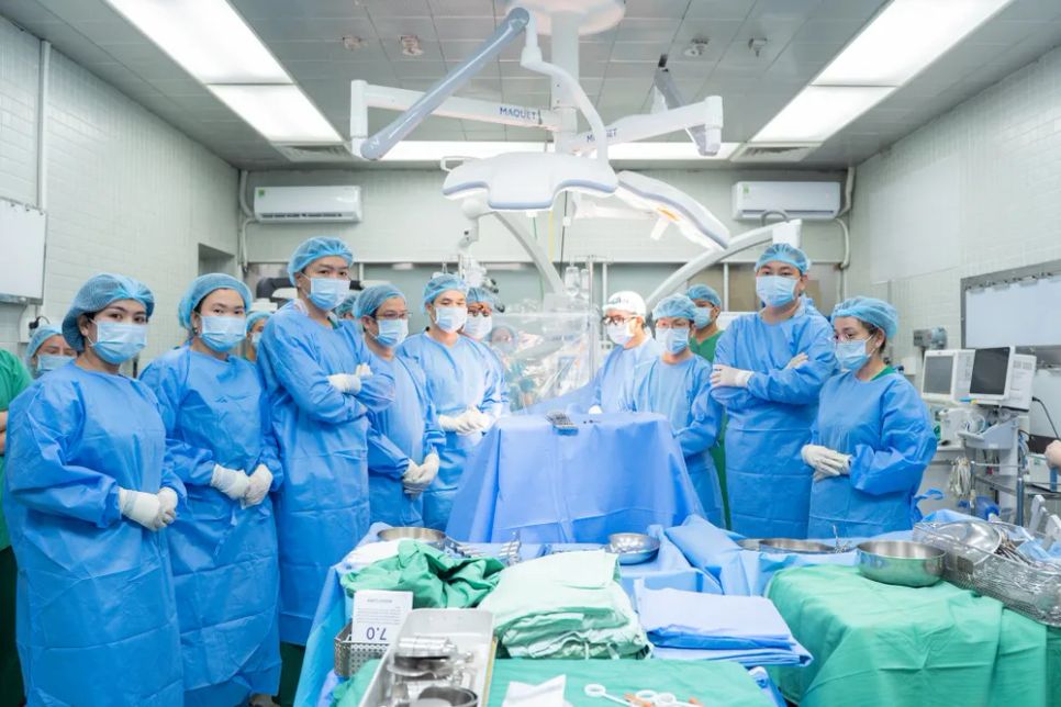 Ê-kíp Bệnh viện Chợ Rẫy trước khi thực hiện phẫu thuật lấy - ghép tạng. Ê-kíp Bệnh viện Chợ Rẫy trước khi thực hiện phẫu thuật lấy - ghép tạng.
