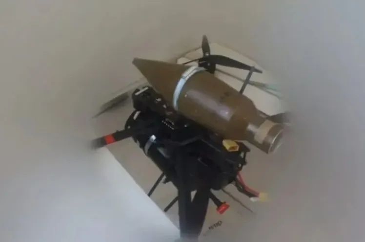 Một drone điều khiển bằng cáp quang của Hezbollah chở theo 1 đầu đạn. Ảnh: Al Jazeera