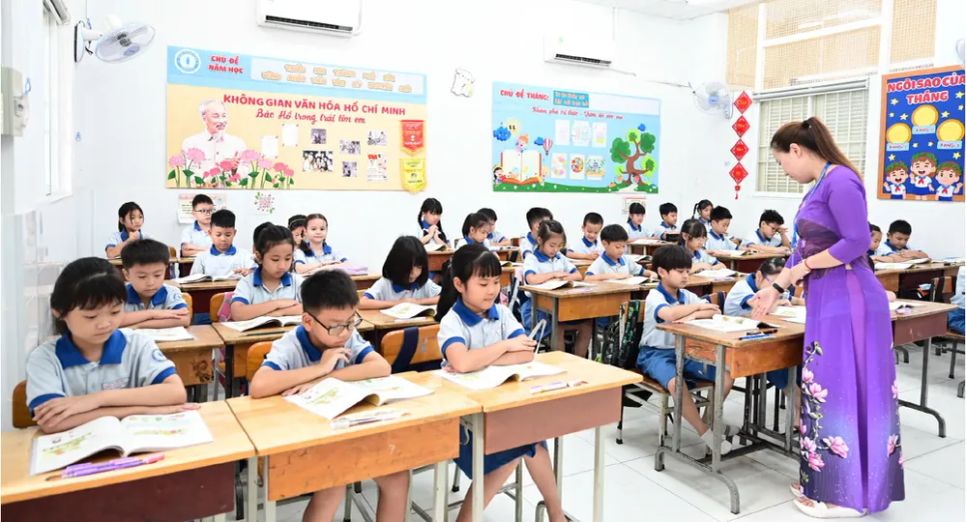 Lớp học tại Trường Tiểu học Trần Hưng Đạo xây dựng góc “Không gian văn hóa Hồ Chí Minh”. Ảnh: VĂN MINH