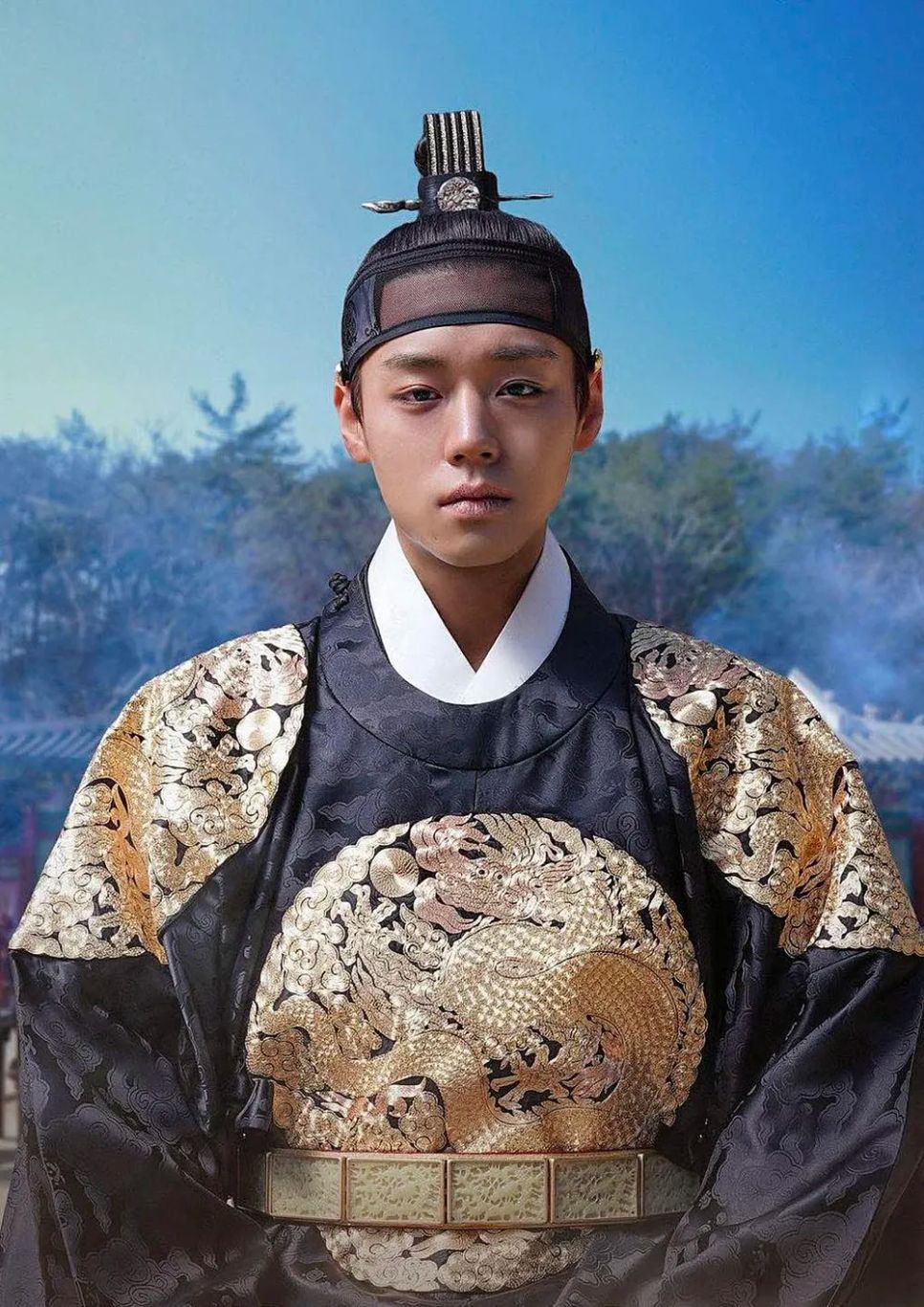 <i>Park Ji Hoon với vai diễn trong tác phẩm Dưới bóng điện hạ. Ảnh: KMedia</i>