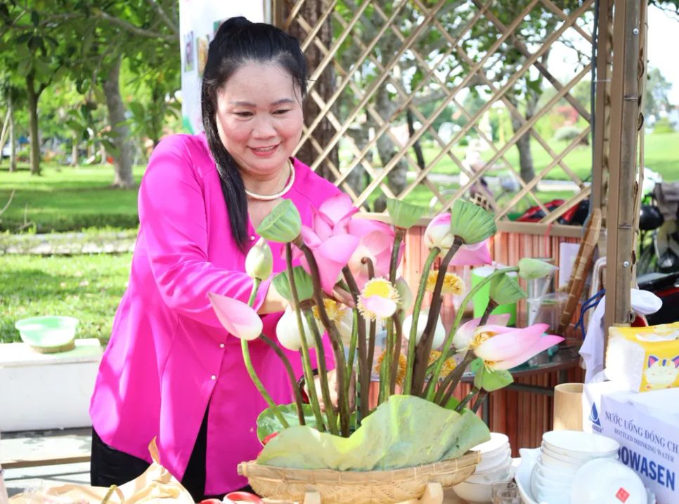 Nông dân Đồng Tháp làm giàu bền vững từ cây sen