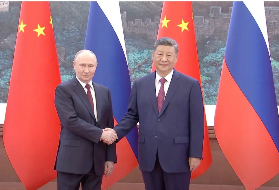 Chủ tịch Trung Quốc Tập Cận Bình và Tổng thống Liên bang Nga Vladimir Putin tại Đại lễ đường Nhân dân ở Bắc Kinh