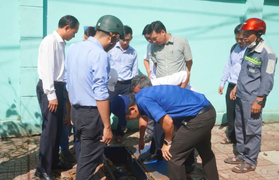 Đoàn công tác khảo sát hệ thống thoát nước thải tại các doanh nghiệp hoạt động trong Khu xử lý chất thải tập trung Tóc Tiên Đoàn công tác khảo sát hệ thống thoát nước thải tại các doanh nghiệp hoạt động trong Khu xử lý chất thải tập trung Tóc Tiên
