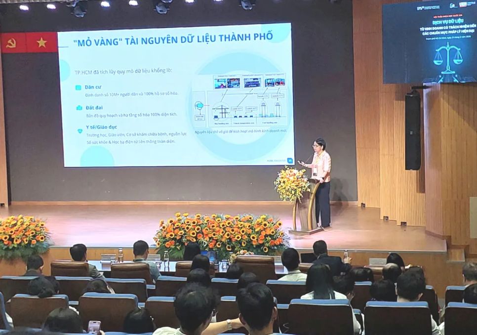 Bà Võ Thị Trung Trinh trình bày tham luận tại hội thảo khoa học quốc gia ngày 21-5. Ảnh: M.HOA Bà Võ Thị Trung Trinh trình bày tham luận tại hội thảo khoa học quốc gia ngày 21-5. Ảnh: M.HOA