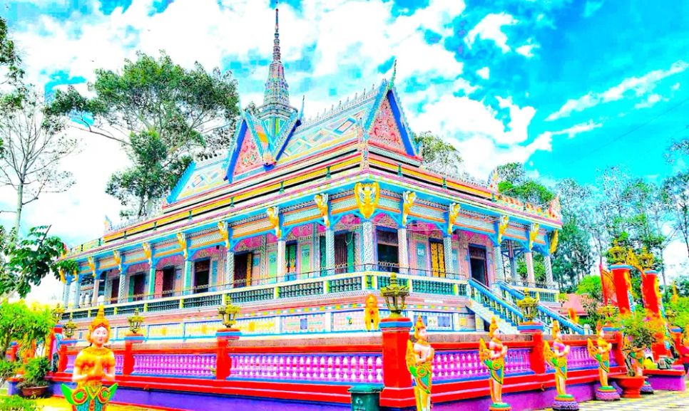 Ngôi chùa đóng vai trò quan trọng trong đời sống văn hóa, tín ngưỡng của đồng bào Khmer