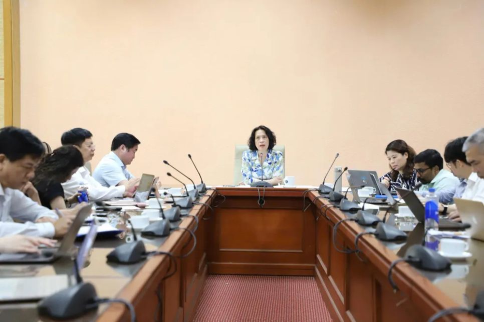 Thứ trưởng Bộ Y tế Nguyễn Thị Liên Hương chủ trì cuộc họp khẩn phòng chống dịch bệnh do virus Ebola. Ảnh: TUẤN DŨNG