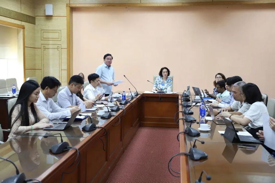 TS Hoàng Minh Đức, Cục trưởng Cục Phòng bệnh báo cáo tại cuộc họp. Ảnh: TUẤN DŨNG