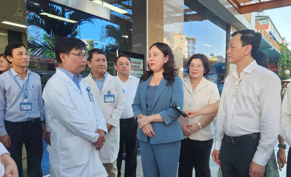 Phó Chủ tịch nước Võ Thị Ánh Xuân cùng đoàn công tác thăm Bệnh viện Nhi đồng 1 TPHCM chiều 22-5.