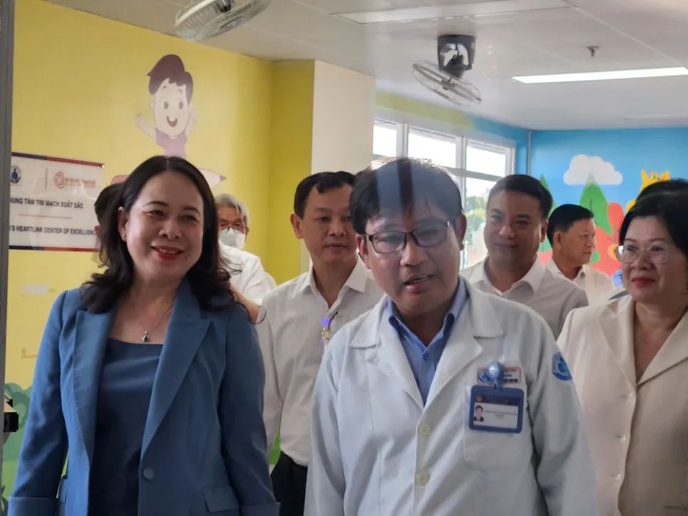 Phó Chủ tịch nước Võ Thị Ánh Xuân thăm bệnh nhi tại Bệnh viện Nhi đồng 1 TPHCM. <br>