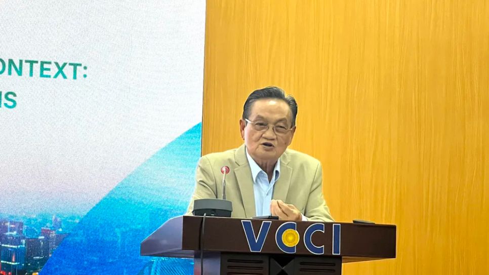 TS Trần Du Lịch, Phó Chủ tịch Trung tâm Trọng tài Quốc tế Việt Nam phát biểu tại hội nghị. Ảnh: MINH XUÂN
