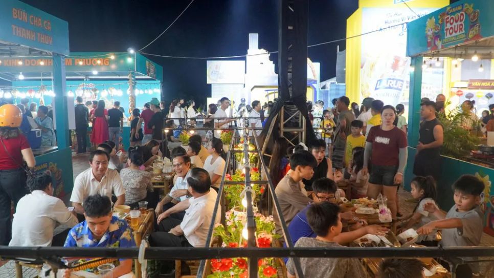 Chương trình thu hút đông đảo người dân và du khách tham dự