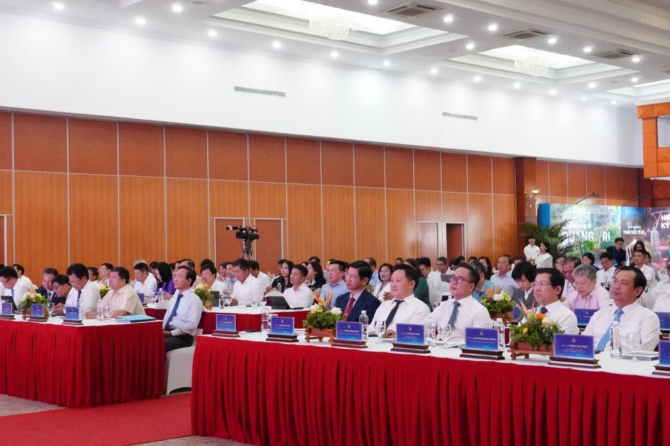 Các đại biểu tham dự diễn đàn Các đại biểu tham dự diễn đàn