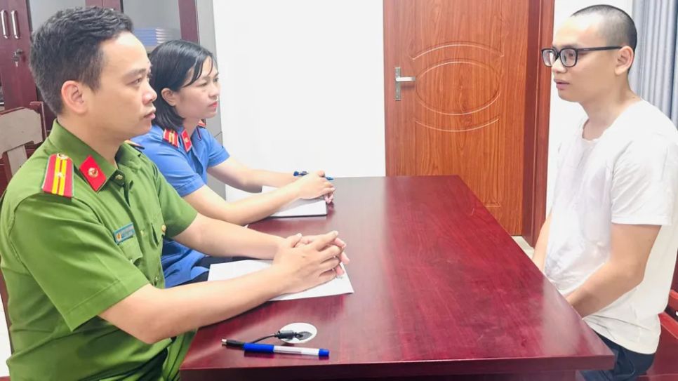 Triệt phá đường dây buôn lậu xe điện ba bánh xuyên biên giới