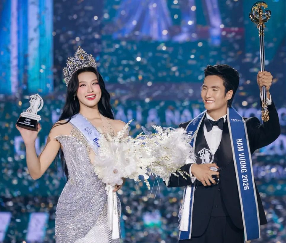 Nguyễn Thu Thảo, Nguyễn Hàn Việt đăng quang Hoa hậu - Nam vương Du lịch Việt Nam 2026. Ảnh: KIẾNG CẬN TEAM