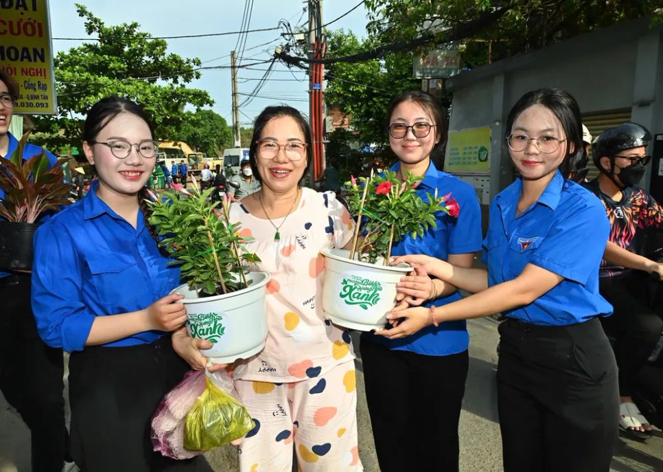 Chung tay xây dựng TPHCM xanh, sạch, đẹp