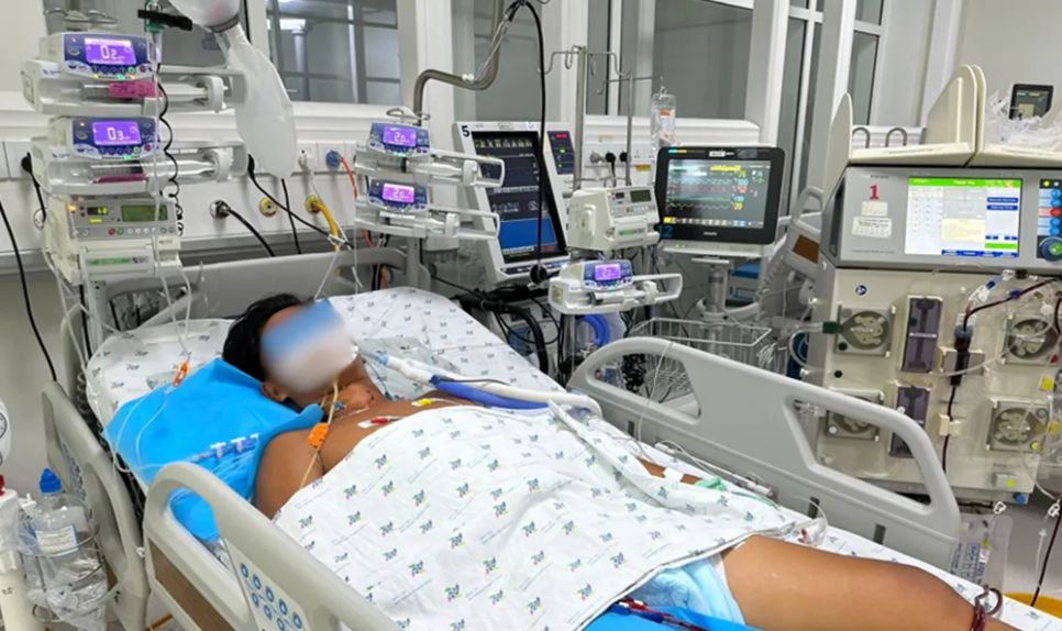 Bệnh nhân được điều trị tích cực, lọc máu liên tục tại Bệnh viện Nhi đồng Thành phố. Bệnh nhân được điều trị tích cực, lọc máu liên tục tại Bệnh viện Nhi đồng Thành phố.