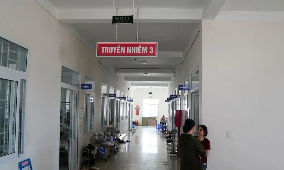 Khoa Truyền nhiễm BVĐK Gia Lai đang điều trị 22 ca nghi ngộ độc thực phẩm, liên quan đến hiệu bánh mì L.H.