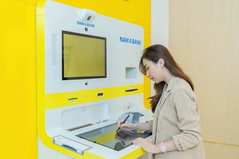 Ngân hàng tăng cường "lá chắn số" trước làn sóng lừa đảo AI Ngân hàng tăng cường "lá chắn số" trước làn sóng lừa đảo AI