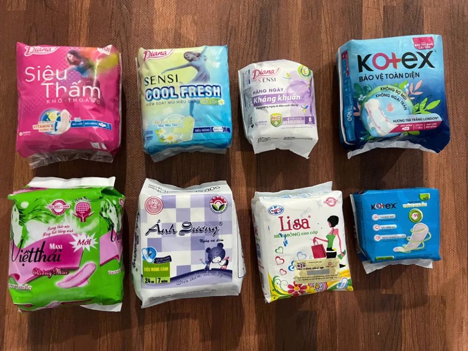 Các nhãn hiệu băng vệ sinh bị làm giả vừa được lực lượng chức năng phát hiện. Ảnh: CỤC QUẢN LÝ VÀ PHÁT TRIỂN THỊ TRƯỜNG TRONG NƯỚC
