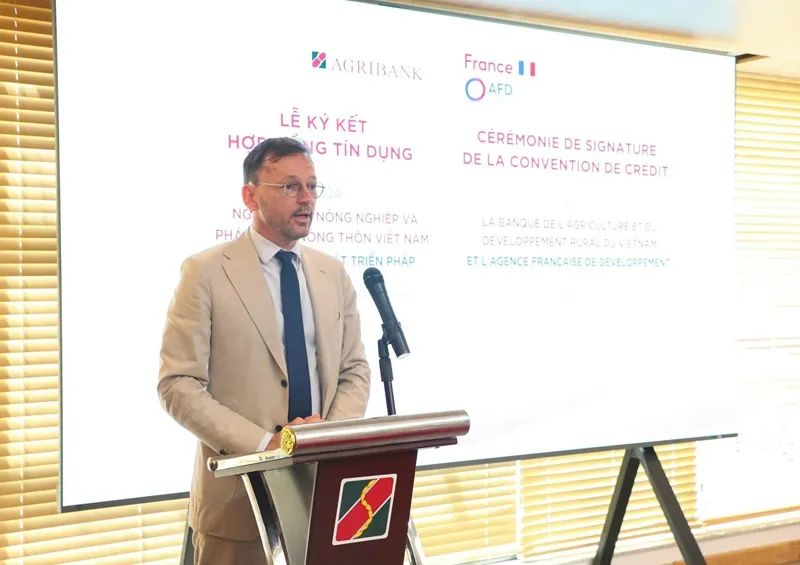 Ông Julien Seillan khẳng định mong muốn đồng hành cùng các định chế tài chính lớn của Việt Nam trong quá trình chuyển đổi hướng tới một nền tài chính bền vững hơn