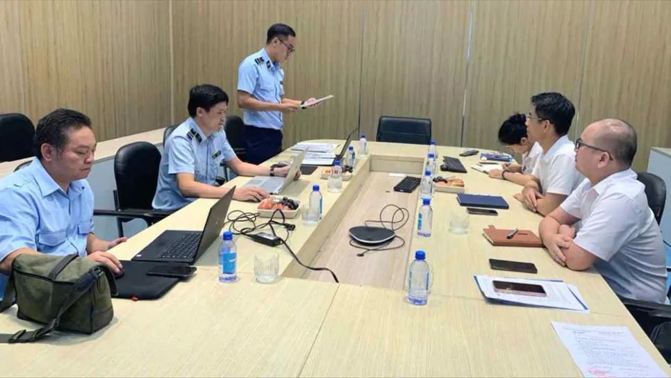 Cơ quan chức năng làm việc với Công ty cổ phần Anh Phát Petro ở tỉnh Thanh Hóa. Ảnh: CỤC QUẢN LÝ VÀ PHÁT TRIỂN THỊ TRƯỜNG TRONG NƯỚC