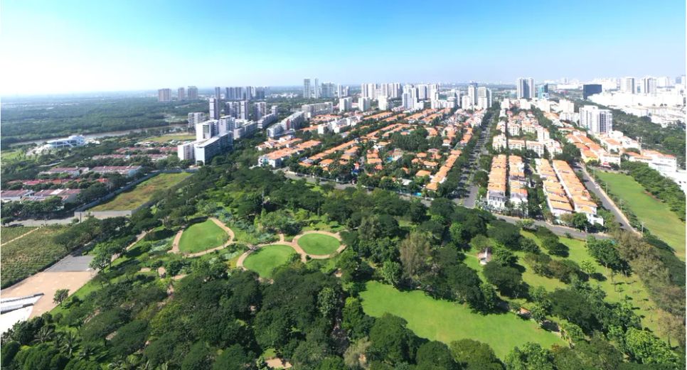 Mảng xanh khu dân cư Phú Mỹ Hưng. Ảnh: HOÀNG HÙNG