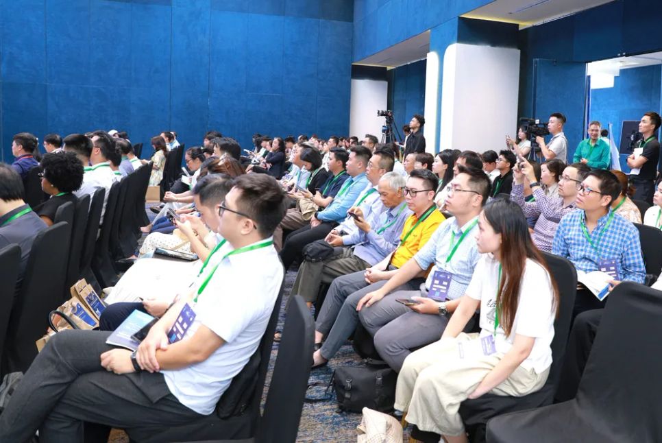 Các đại biểu dự hội thảo Các đại biểu dự hội thảo
