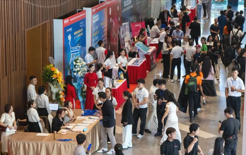 Các doanh nghiệp khởi nghiệp giới thiệu sản phẩm đến các quỹ đầu tư tại diễn đàn <br>