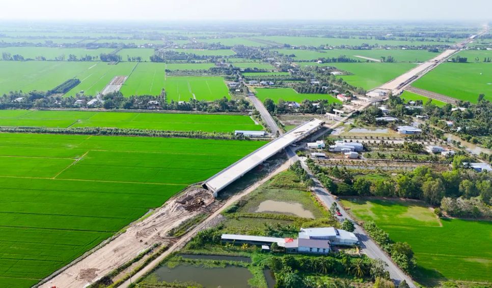 Cao tốc Châu Đốc - Cần Thơ - Sóc Trăng hiện còn thiếu gần 3 triệu m3 cát và hơn 2,4 triệu m3 đá Cao tốc Châu Đốc - Cần Thơ - Sóc Trăng hiện còn thiếu gần 3 triệu m3 cát và hơn 2,4 triệu m3 đá