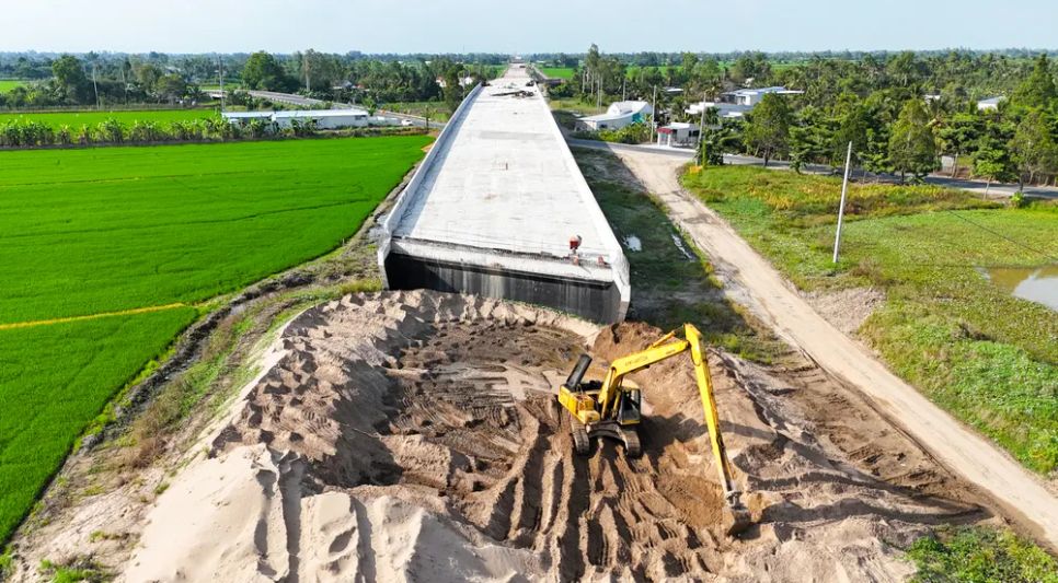Dự án cao tốc Châu Đốc - Cần Thơ - Sóc Trăng thiếu hơn 5 triệu m³ cát, đá Dự án cao tốc Châu Đốc - Cần Thơ - Sóc Trăng thiếu hơn 5 triệu m³ cát, đá