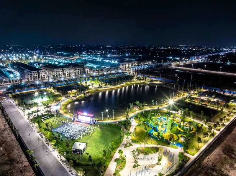 Tính đến tháng 5-2026, nhiều tiện ích của Vinhomes Green City đã hoàn thiện, đi vào hoạt động