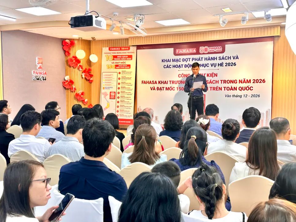Ông Phạm Nam Thắng, Phó Tổng Giám đốc Thường trực kiêm Tổng Giám đốc Fahasa Retail, phát biểu khai mạc đợt sách hè năm 2026 Ông Phạm Nam Thắng, Phó Tổng Giám đốc Thường trực kiêm Tổng Giám đốc Fahasa Retail, phát biểu khai mạc đợt sách hè năm 2026
