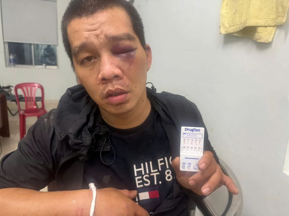 Đối tượng Võ Văn Sang đã dùng dao và hơi cay để tấn công lực lượng Công an Đối tượng Võ Văn Sang đã dùng dao và hơi cay để tấn công lực lượng Công an