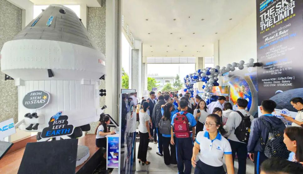 Đông đảo các đại biểu tham dự sự kiện Tuần lễ không gian Việt Nam 2026 tại TP Cần Thơ Đông đảo các đại biểu tham dự sự kiện Tuần lễ không gian Việt Nam 2026 tại TP Cần Thơ