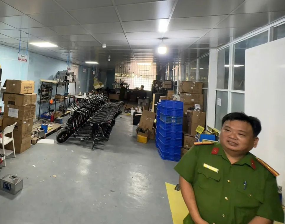 Công an TPHCM kiểm tra một cơ sở sửa chữa, mua bán nghi vấn liên quan hoạt động “độ, chế” xe Công an TPHCM kiểm tra một cơ sở sửa chữa, mua bán nghi vấn liên quan hoạt động “độ, chế” xe
