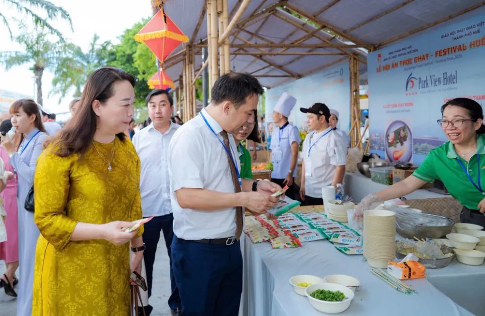 Lễ hội quy tụ 56 gian hàng với khoảng 100 món ăn chay
