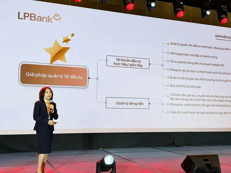 Bà Trần Nhị Hà – Phó Giám đốc Ngân hàng Doanh nghiệp LPBank thuyết trình trước các startup và quỹ đầu tư tại DAVAS 2026 Bà Trần Nhị Hà – Phó Giám đốc Ngân hàng Doanh nghiệp LPBank thuyết trình trước các startup và quỹ đầu tư tại DAVAS 2026