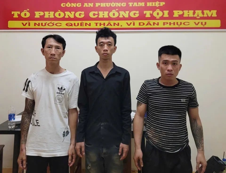 Nhóm đối tượng tấn công anh T.T.P. đã bị Công an Đồng Nai bắt giữ. Ảnh: CAĐN Nhóm đối tượng tấn công anh T.T.P. đã bị Công an Đồng Nai bắt giữ. Ảnh: CAĐN